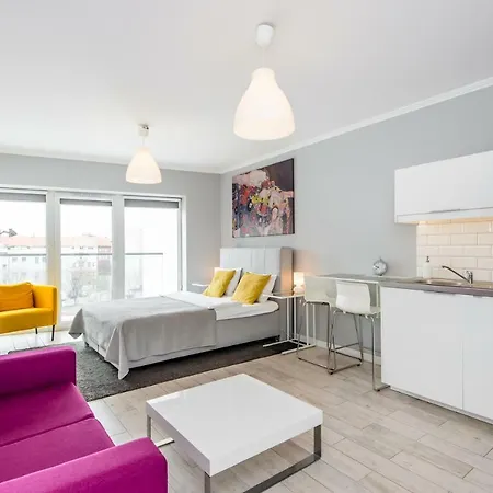 Estudio De 35 M² En Poznán Centro Ciudad, Con 1 Baño Privado. * Poznan