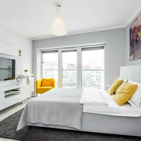 Apartamento Estudio De 35 M² En Poznán Centro Ciudad, Con 1 Baño Privado. *