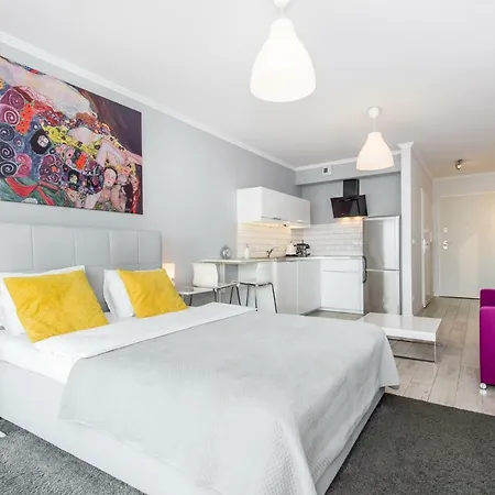 Estudio De 35 M² En Poznán Centro Ciudad, Con 1 Baño Privado. Poznan