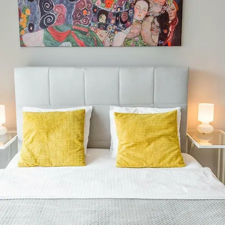 Apartamento Estudio De 35 M² En Poznán Centro Ciudad, Con 1 Baño Privado. Poznan